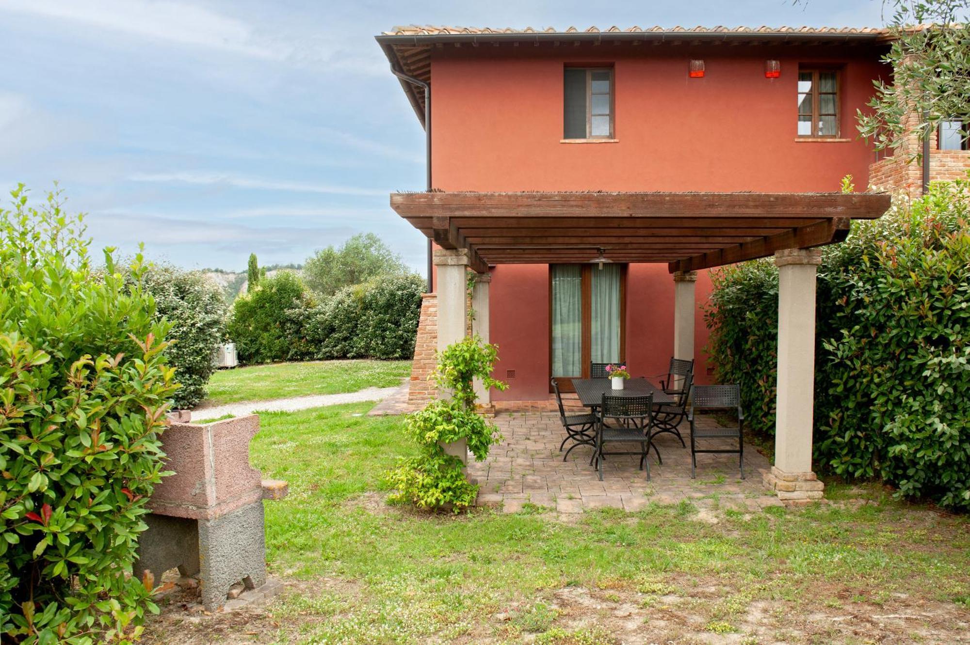 Il Borgo Delle Ville Palaia Exterior foto
